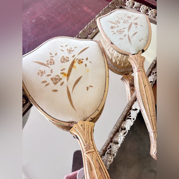 Vintage Elegant Floral Hand Mirror Brush and Vanity Tray Set of 3 Gold Antique - Picture 5 of 6